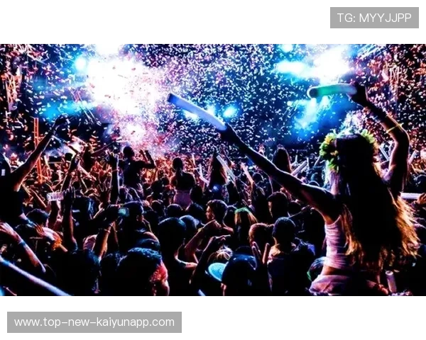 全民狂欢电竞盛典，万人在线燃爆全场！